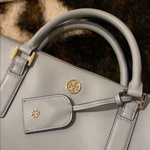 Sold 🌿 Tory Burch Robinson Double-Zip tote